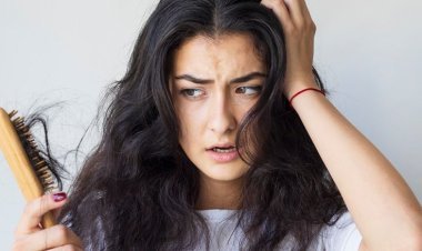 ‘या’ तेलांच्या वापरामुळे केसगळतीच्या समस्या होतील छूमंतर